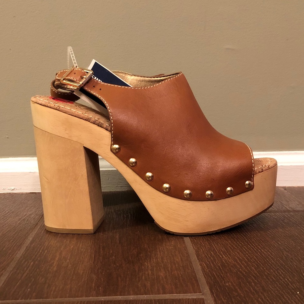 Brown/burnt orange color heels